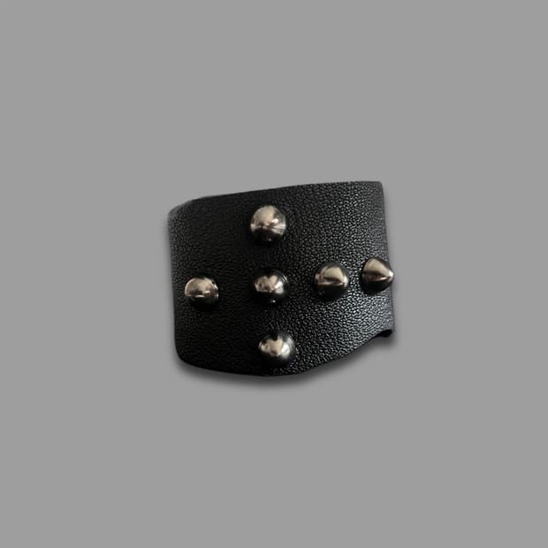 R6-18 Cross Stud Bracelet