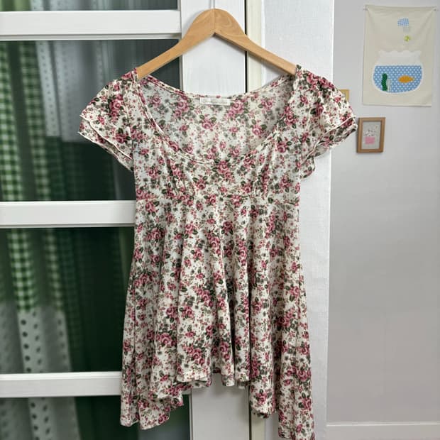 플라워 언발 블라우스