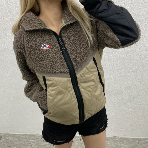 나이키 뮤트브라운 엄마는외계인 양털 후리스 S