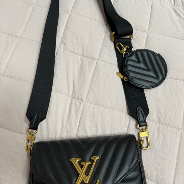 루이비통 뉴 웨이브 멀티 포쉐트 블랙