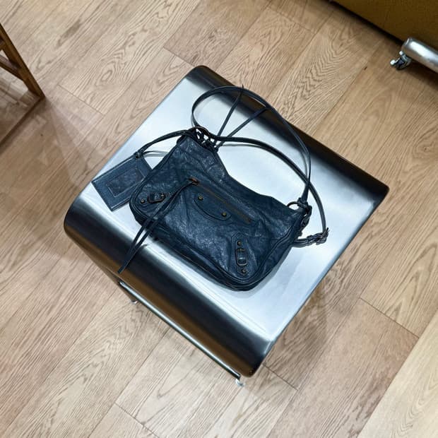 발렌시아가 차콜 모터 크로스백