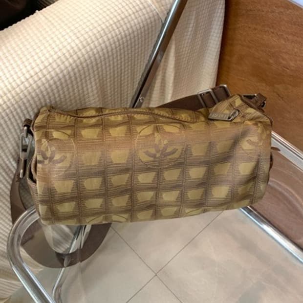 샤넬 트래블 바게트백 원통 숄더백 (정품) 소쟌가방