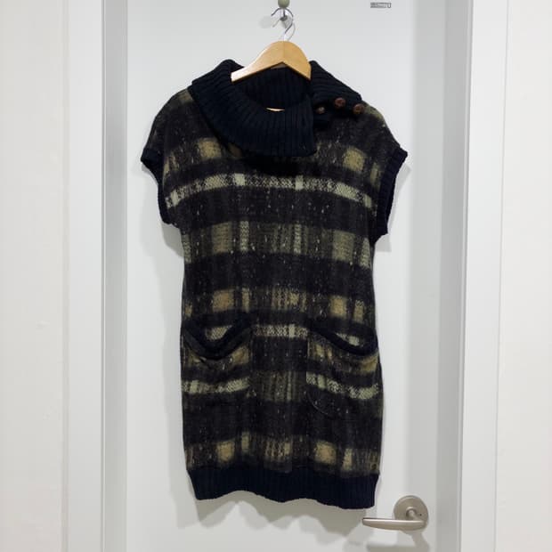 Three Four Time 빈티지 체크 버튼 폴라 니트 미디 원피스