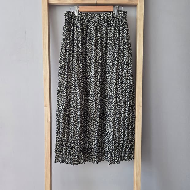 Löytää 플라워 플리츠 롱스커트