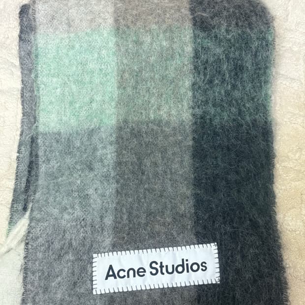 아크네스튜디오 머플러 