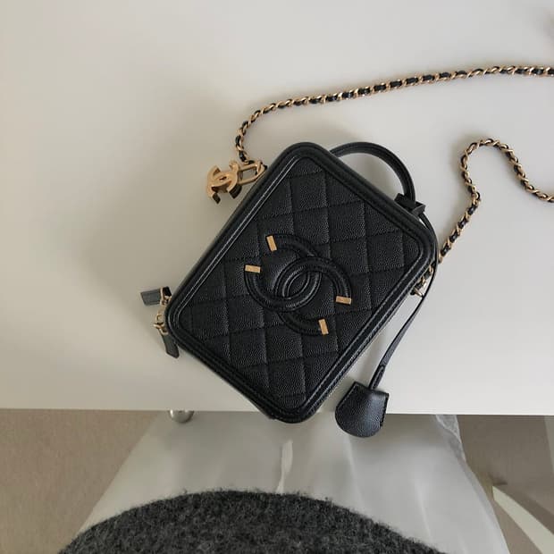 샤넬 캐비어 코스메틱 토트백 