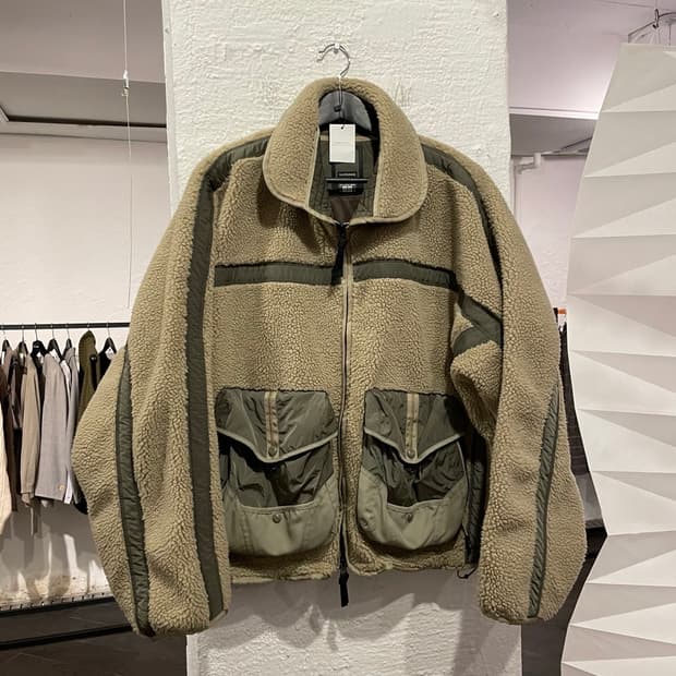 이스트로그 x 데쌍트 패널 디테일 후리스 자켓