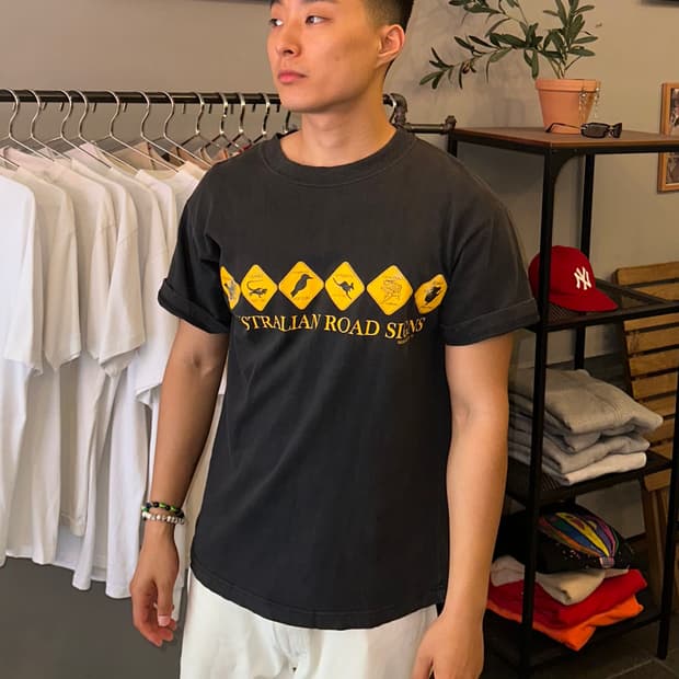 90‘s Australia Road Sign print fading T