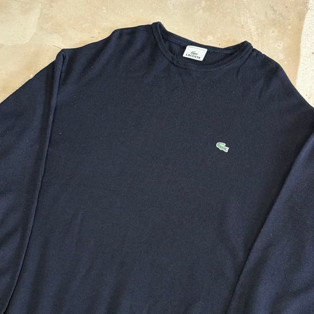 7 라코스테 로고자수 블랙 라운드넥 니트