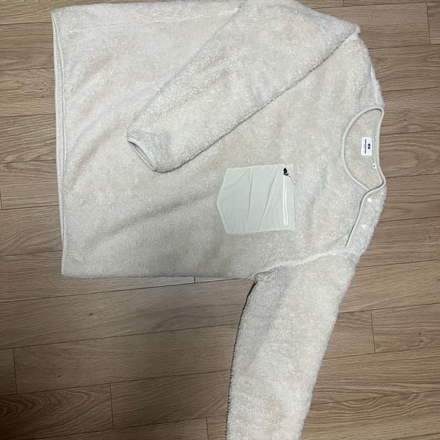 유니클로 엔지니어드 가먼츠 후리스 맨투맨