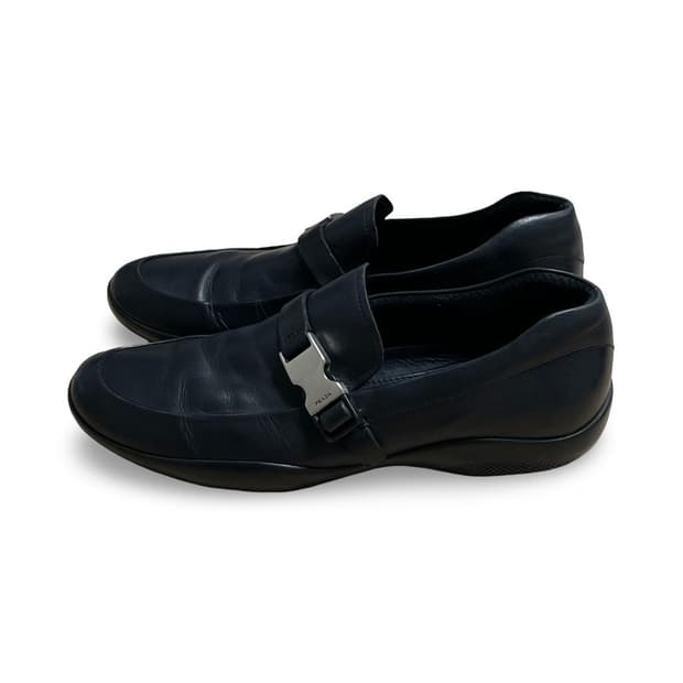 프라다 스포츠 레더 버클 로퍼