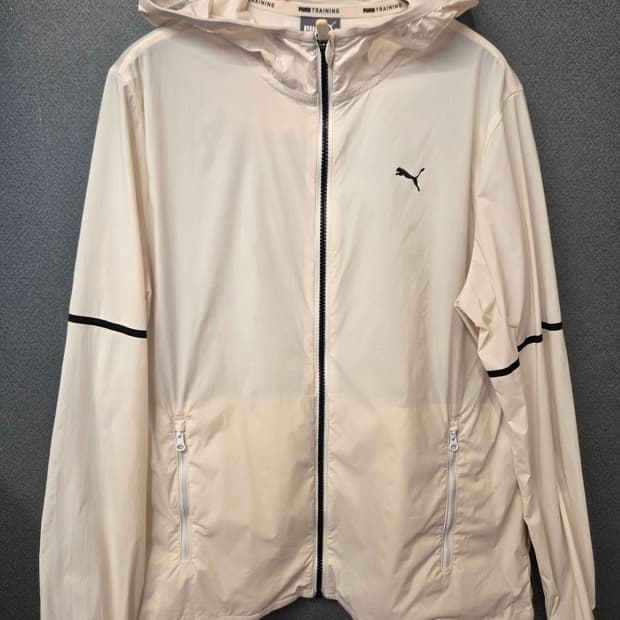 푸마 초경량바람막이 