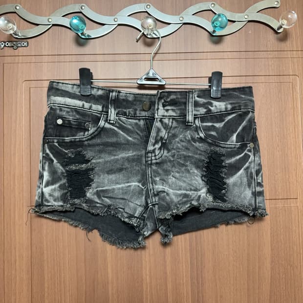 공겜여주 갸루 y2k 일본 빈티지 펑크 데미지 블랙 데님 숏팬츠