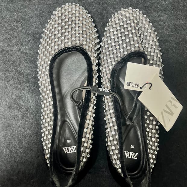 자라 큐빅 플랫슈즈 36 미사용