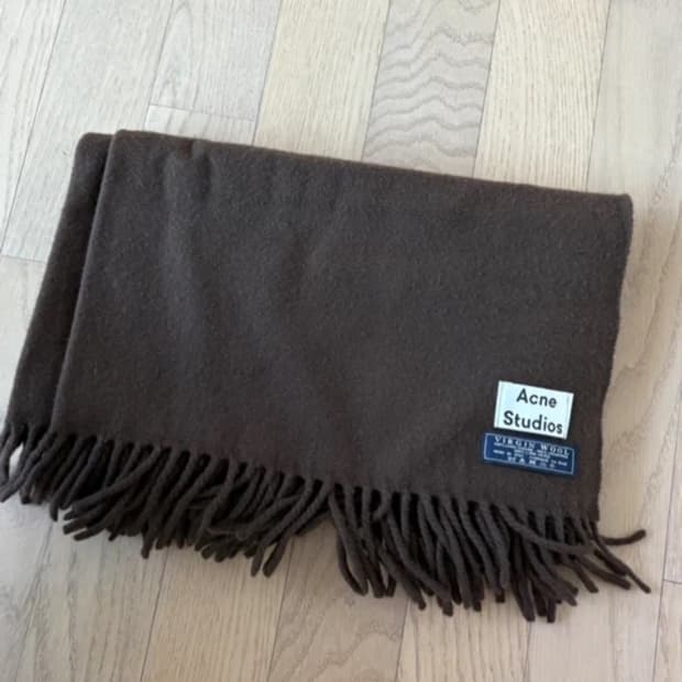 아크네스튜디오 머플러 브라운