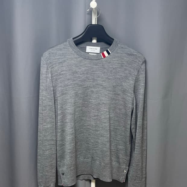 [정품] 신형 / 톰브라운 넥삼선 포인트 울 니트 그레이 3size