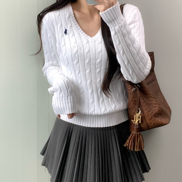 폴로 브이넥 니트 