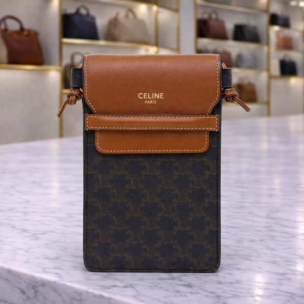 [S급] 셀린느 트리옹프 캔버스 & 램스킨 플랩 폰 파우치 판매합니다!!