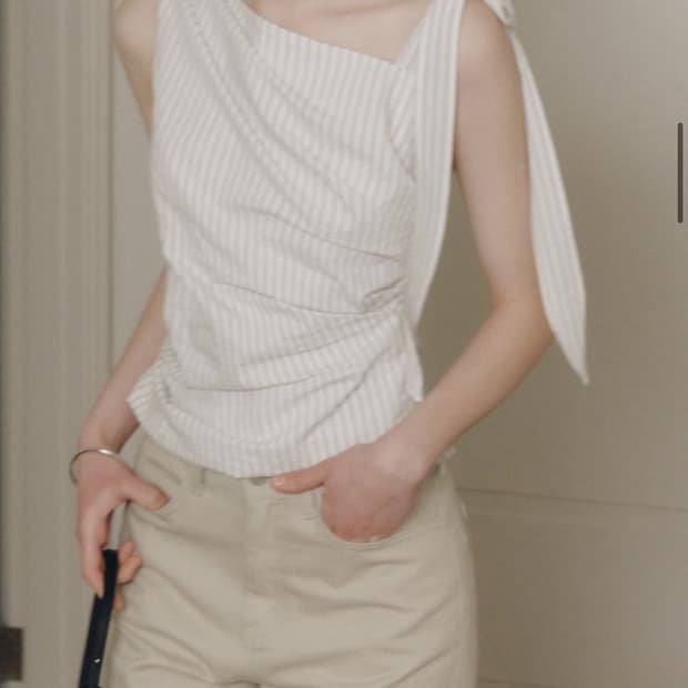 포유온 Barry One-Shoulder Blouse (s사이즈)