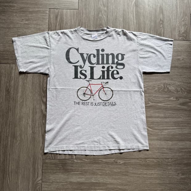 90s Cycling Is Life 티셔츠