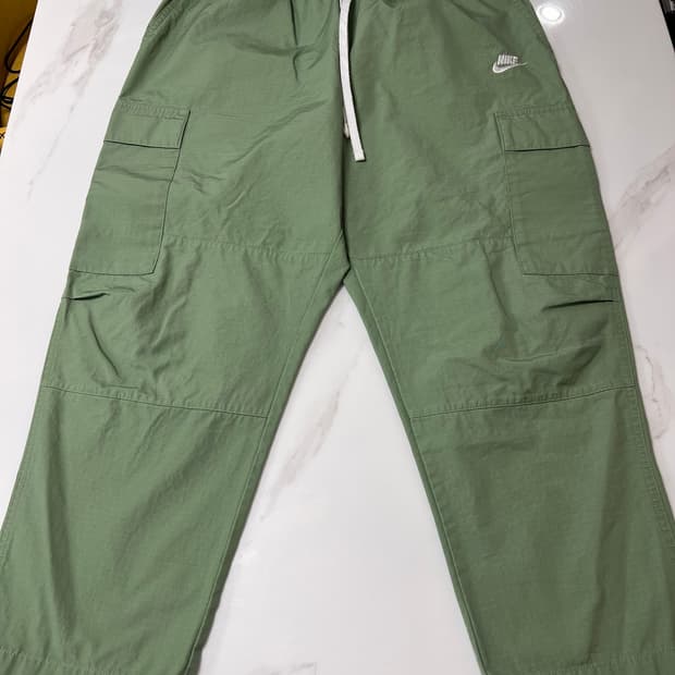 [XL] 나이키 클럽 우븐 카고 팬츠 오일 그린 - 아시아