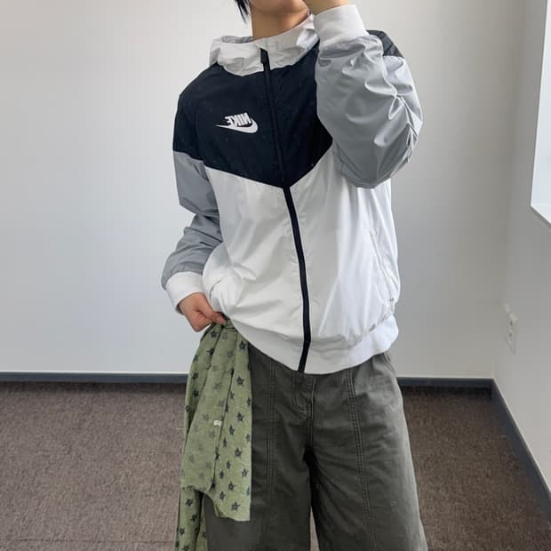 Nike 나이키 블랙 화이트 배색 바람막이