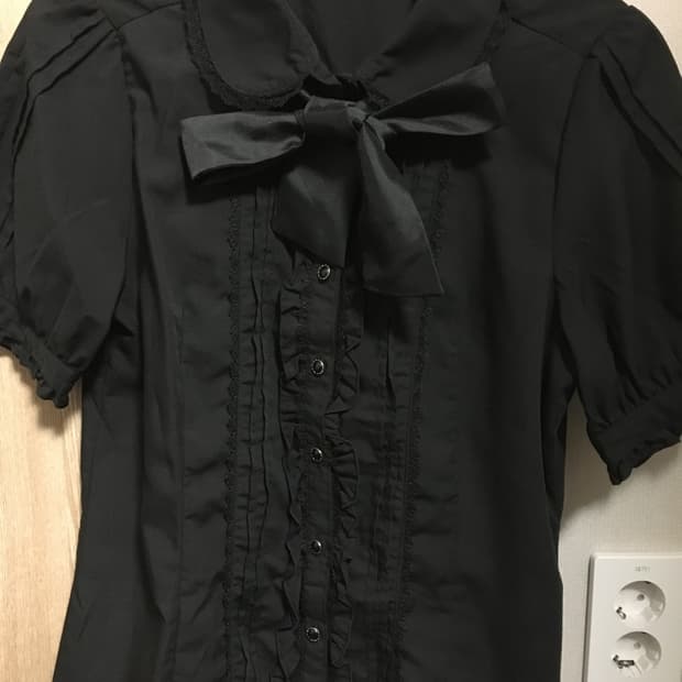 액시즈팜 검정 반소매 블라우스 일본 빈티지