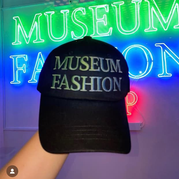 더뮤지엄비지터 익스클루시브 모자