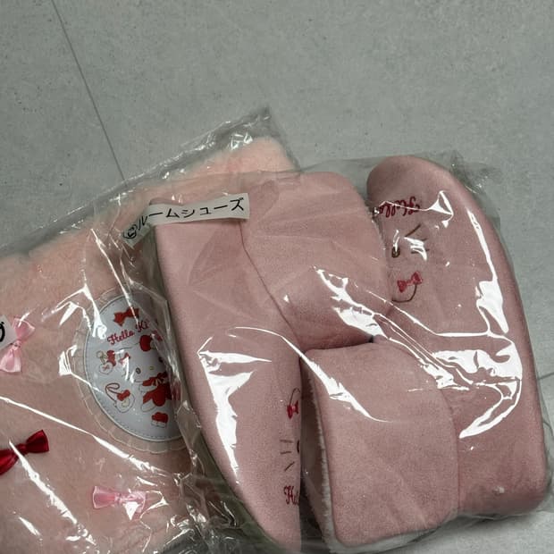 새상품 헬로키티 쿠지 신상 룸슈즈/토트백 개당가격 