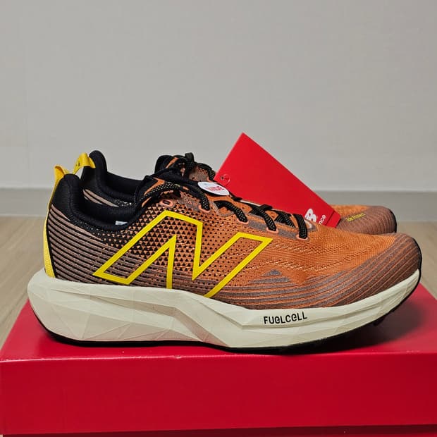 280 새제품) 뉴발란스 퓨어셀 베놈 v1 트레일 런닝화 러닝화 2E