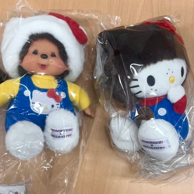 몬치치 X 헬로키티 콜라보 인형 2종 세트