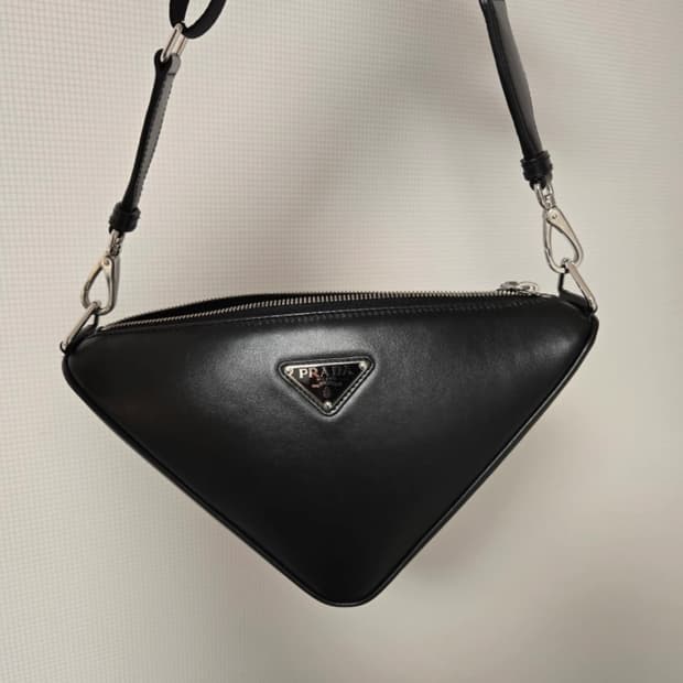 프라다 트라이앵글백