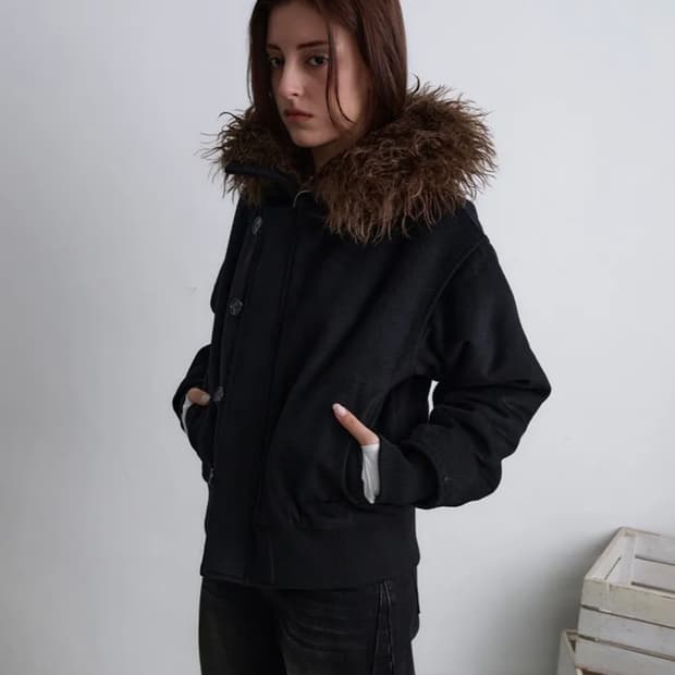 밀로우먼 버튼 플라이트 울 파카 [블랙]