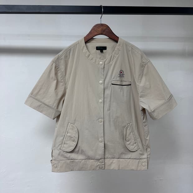 베네통 23s 여성 반팔 우븐 크롭 자켓 L (100) 여름자켓 J34