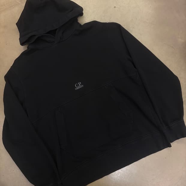 CP컴퍼니 중앙 로고 후드티