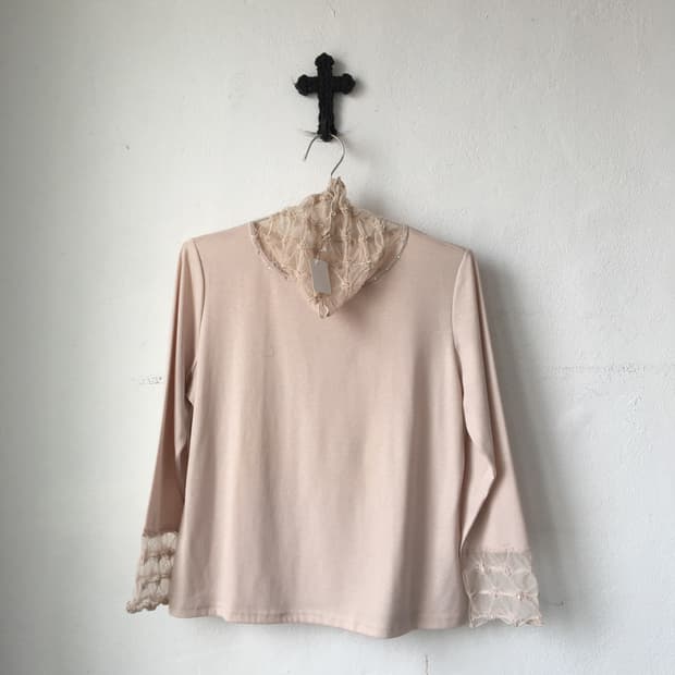 High neck trimming point sleeve