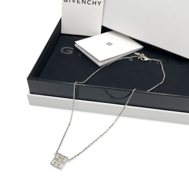 지방시 4G 로고 펜던트 목걸이