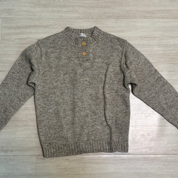 오트밀 브라운 투버튼 니트