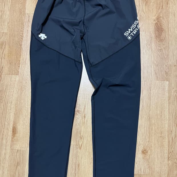 데상트 스위스트리아 트레이닝 바지