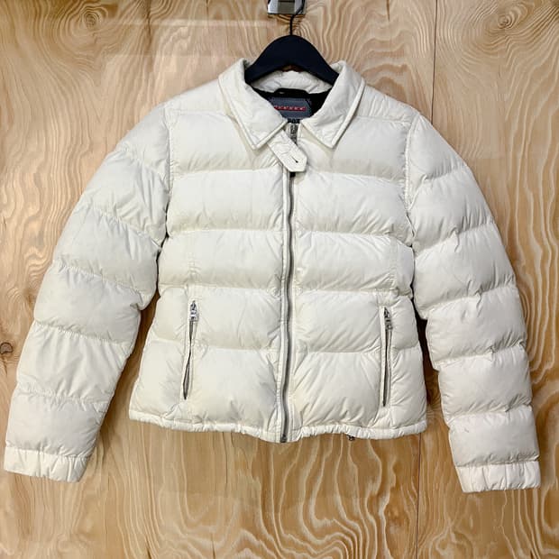 프라다 06a/w 화이트 다운 푸퍼