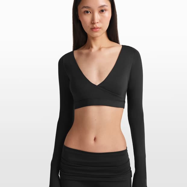 나이키스킴스 매트 여성 긴팔 랩 탑