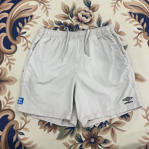 (M)엄브로 UMBRO 베이직로고 우븐 반바지(베이지)