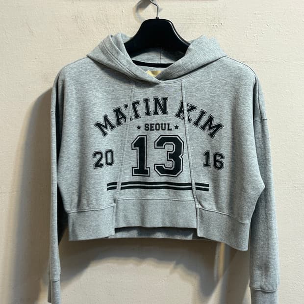 마뗑킴 크롭 로고 후드티
