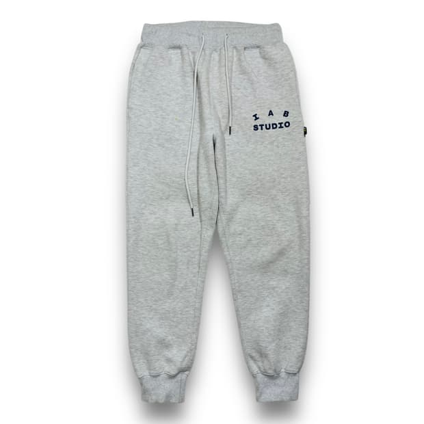 아이앱 스튜디오 백 오트밀 스웨트 조거 팬츠