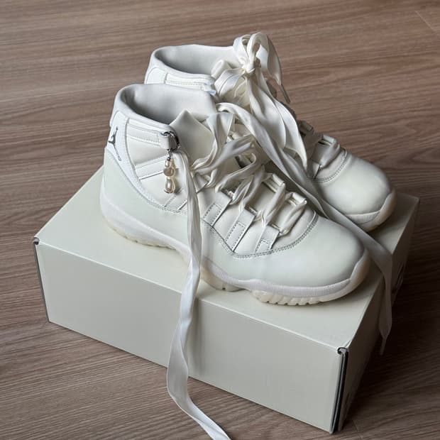 에어 조던 11 레트로 펄 250