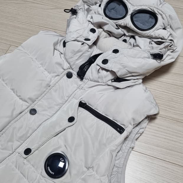 cp컴퍼니 밀레밀리아 패딩조끼