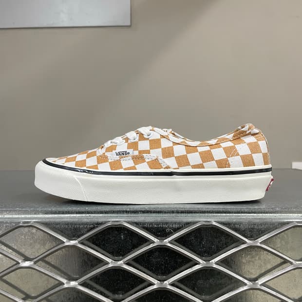 반스 어센틱 44 DX 오렌지 화이트 235