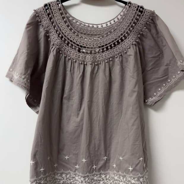 히피 반팔 블라우스 퍼플 그레이 크로셰 자수