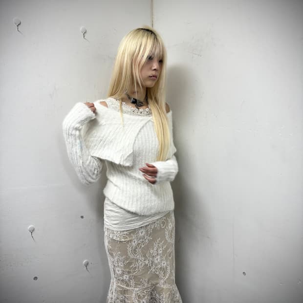 “Vintage” Lace Detail Sleeveless
