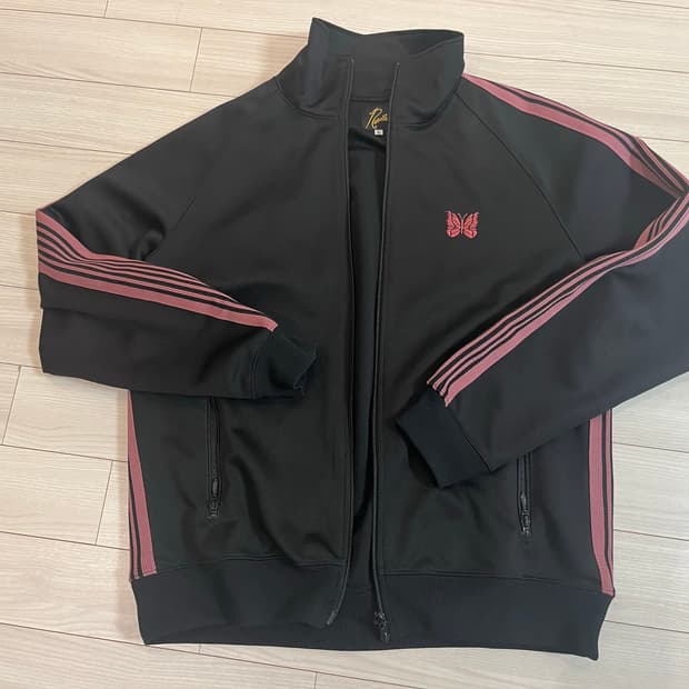 니들스 / 트랙 셋업 검핑 / 상의L 하의MM is